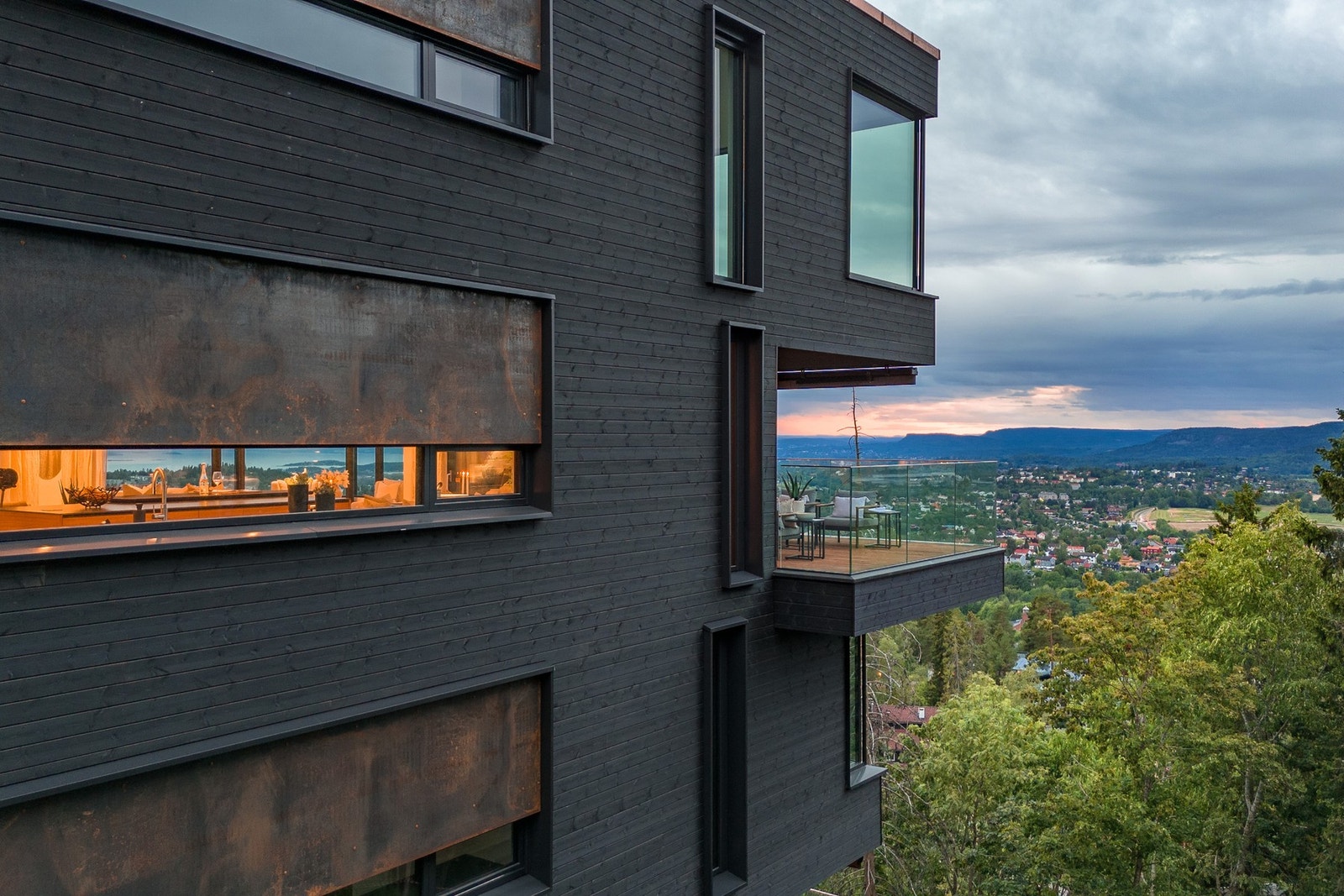 Fasader med kompromissløst materialvalg og flotte detaljer