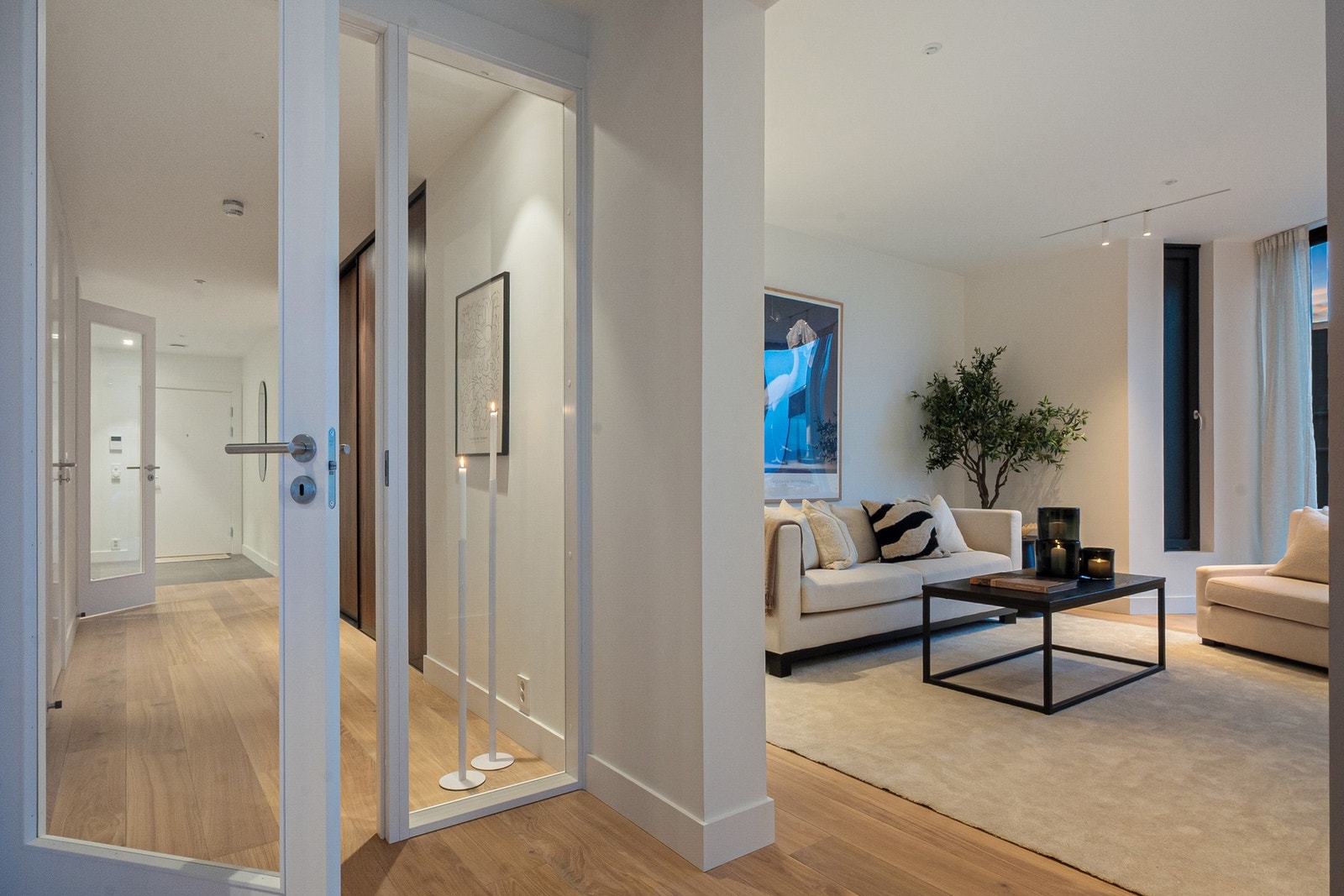 Leiligheten har også et koselig ekstra oppholdsrom, som fungerer utmerket som tv-stue