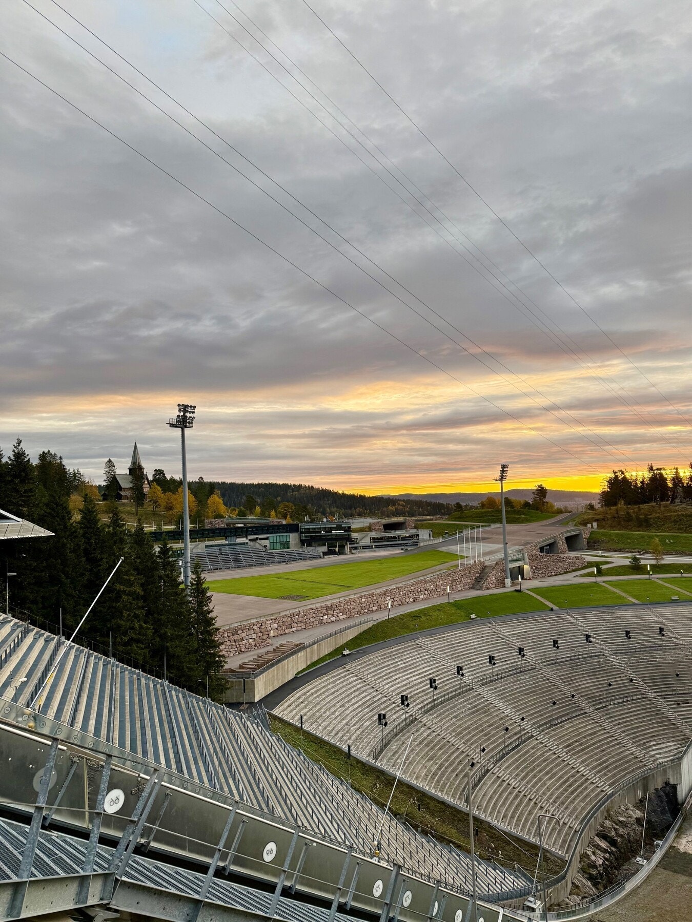 Holmenkollen har ikke bare hoppbakke, men også kanskje landets flotteste rulleskianlegg