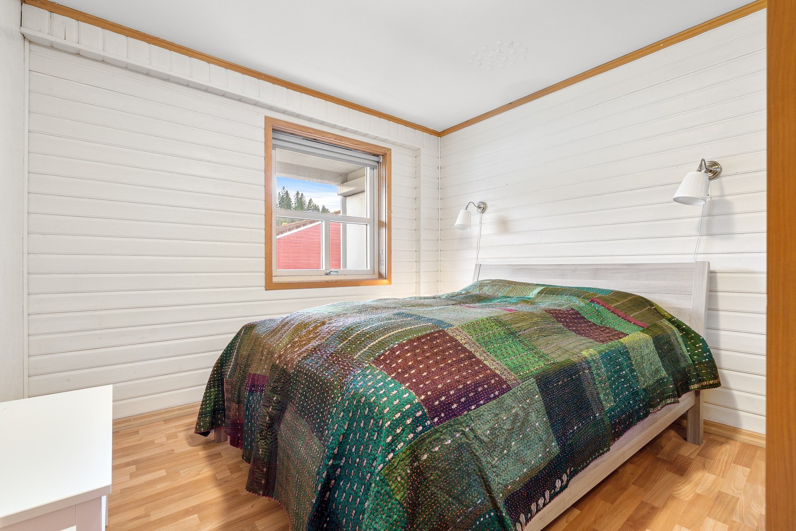 Stort hovedsoverom på 10 kvm med garderobeskap. Galleribilde