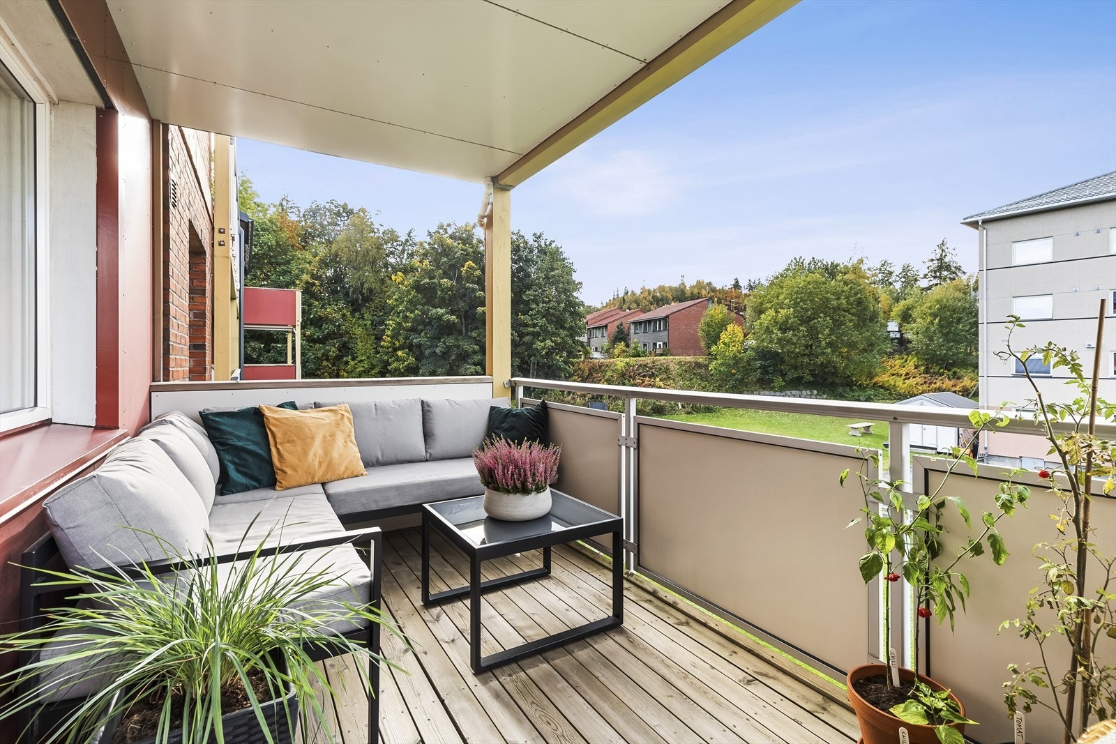 Blant de fremste kvalitetene ved boligen er denne vestvendte herlige balkongen på ca. 8,5 m². Galleribilde