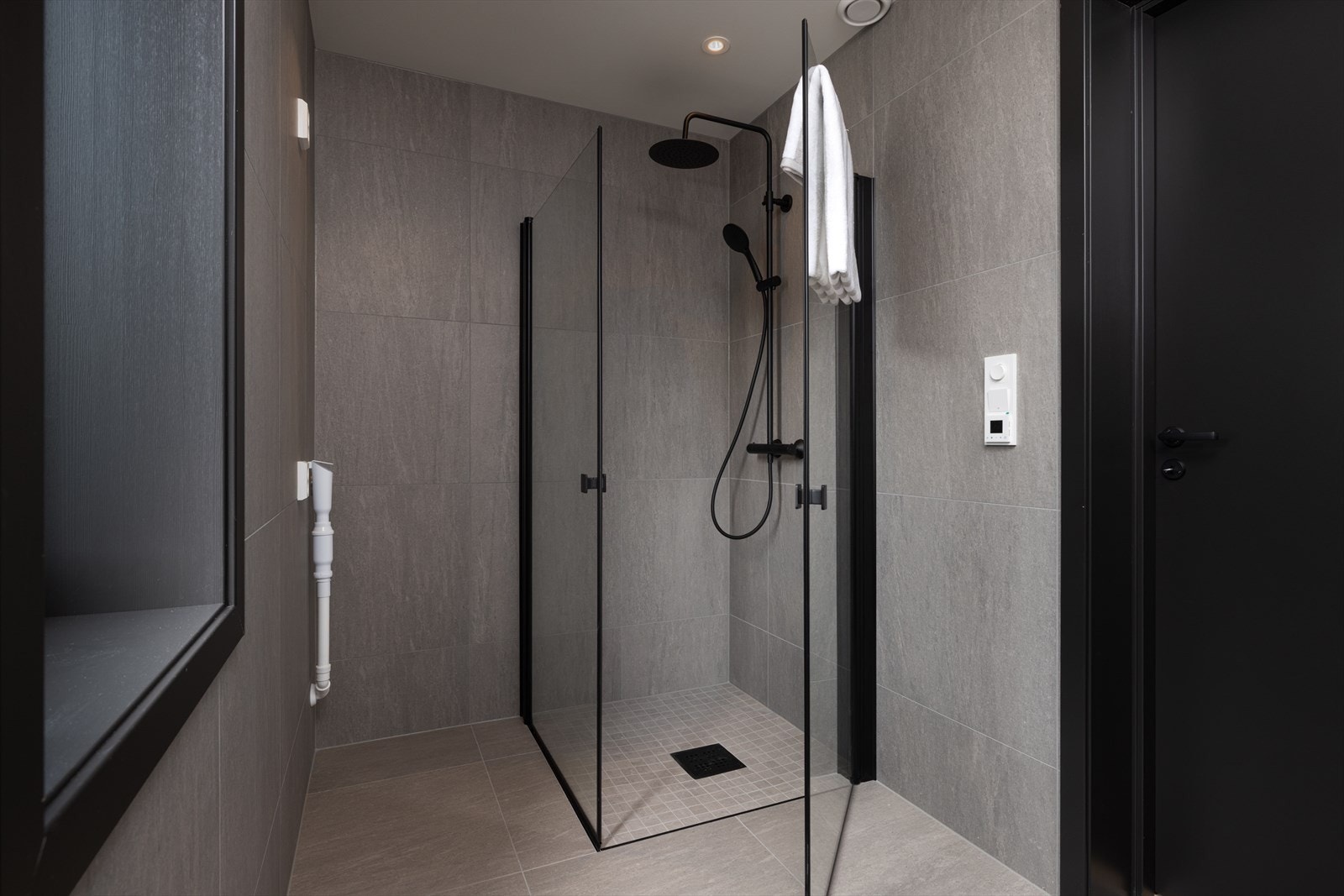 I 2.etasje er det bad, 3 soverom og teknisk rom. Galleribilde