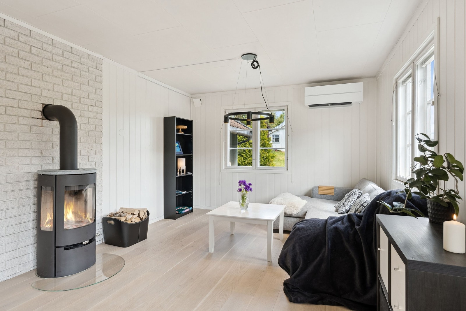 Mage innredningsmuligheter. Bokhyller medfølger ikke. Galleribilde