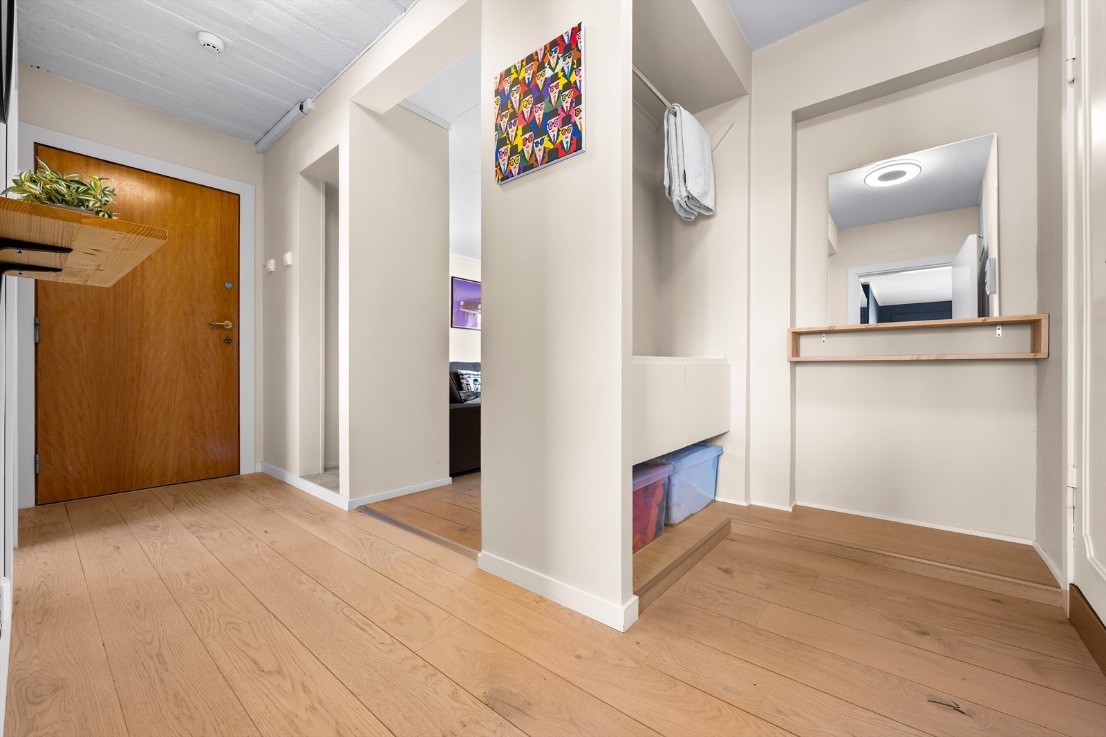 Entré med praktisk plass for oppbevaring Galleribilde