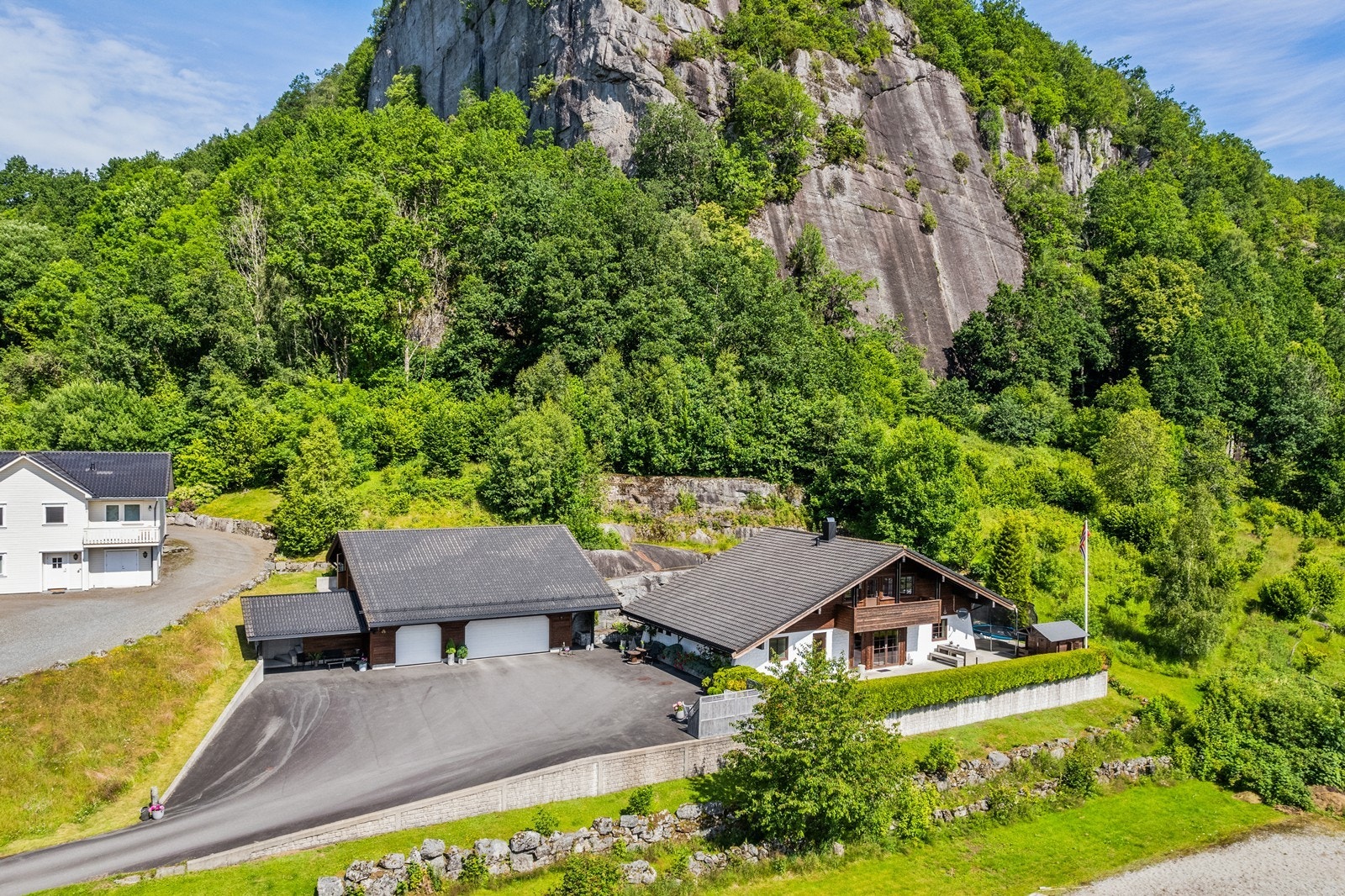 Barnevennlig beliggenhet i enden av Fløybakken. Galleribilde