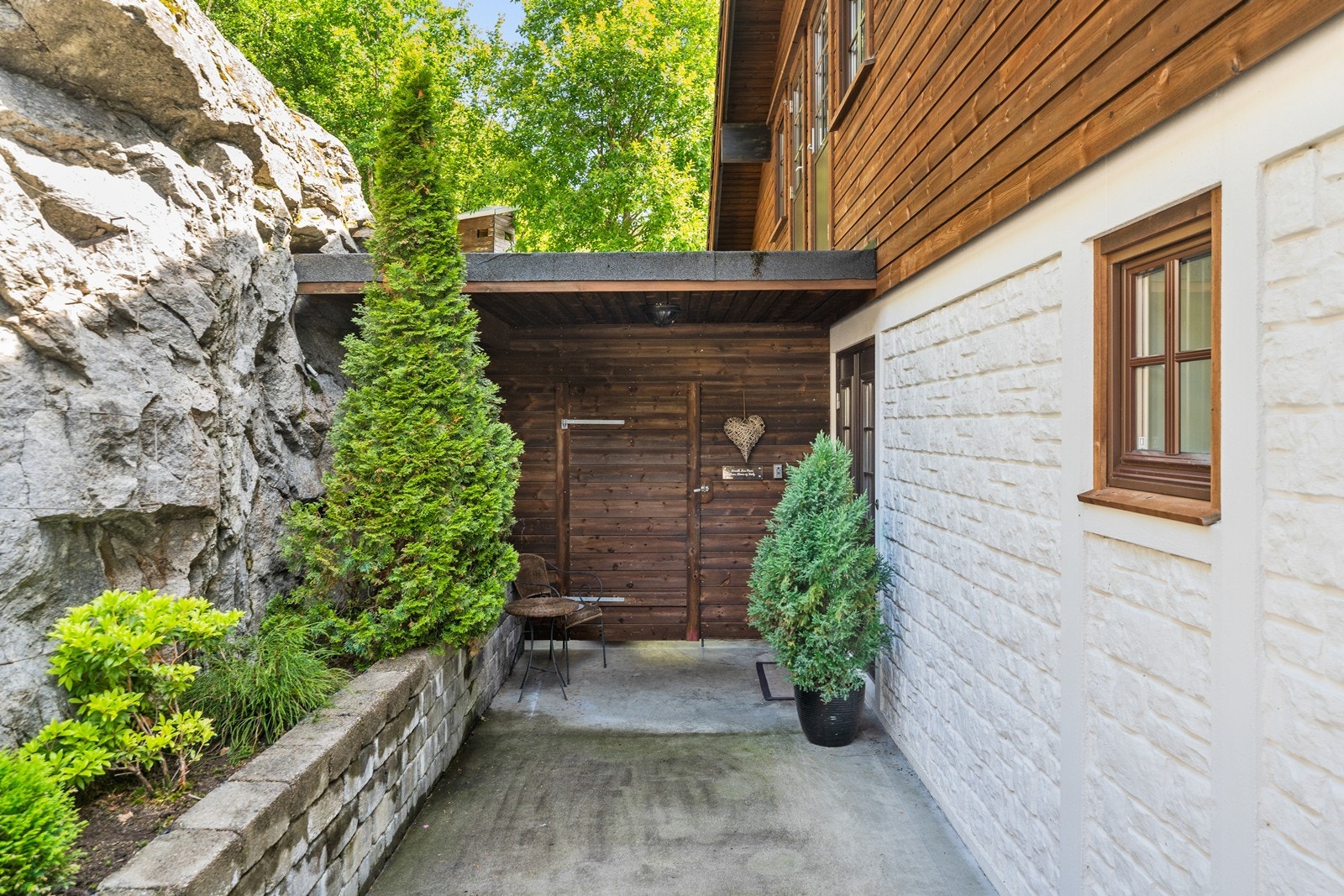 Adkomst rundt hele boligen. Galleribilde