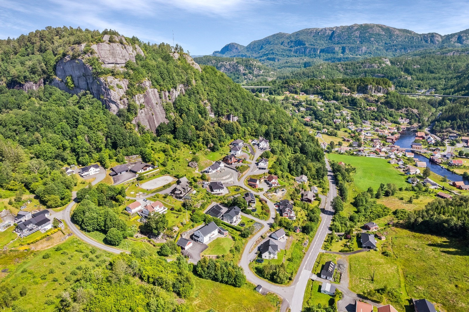 Nyere og veletablert boligfelt på Feda. Galleribilde