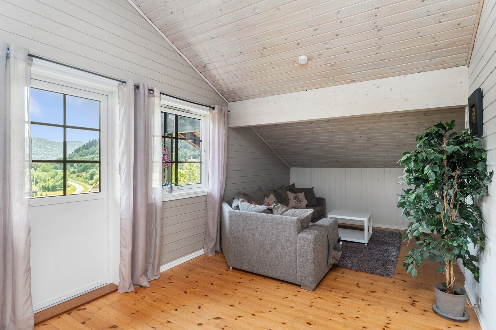 Utgang til balkong. Galleribilde