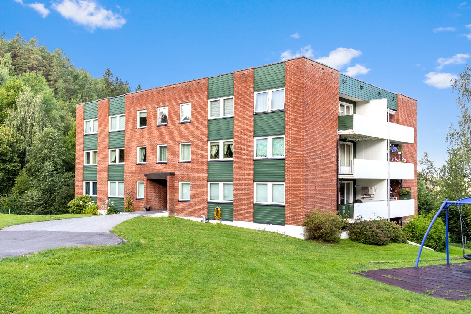 På Åkerbråtan 4 bor man sentralt, med Mjøndalen sentrum kun minuter unna. Galleribilde