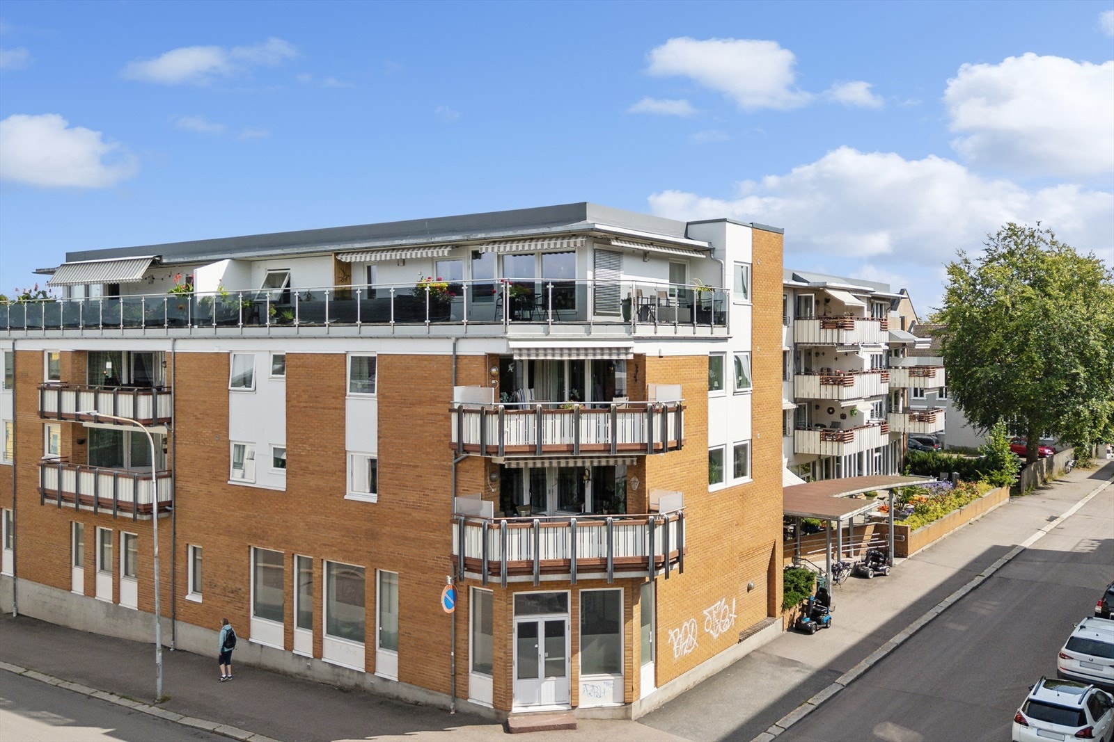 Borettslaget ligger midt i sentrum i en rolig sidegate til Storgata Galleribilde