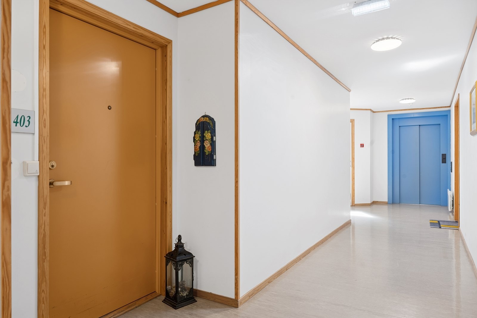 Leiligheten har adkomst fra felles gang rett ved heisen. Galleribilde