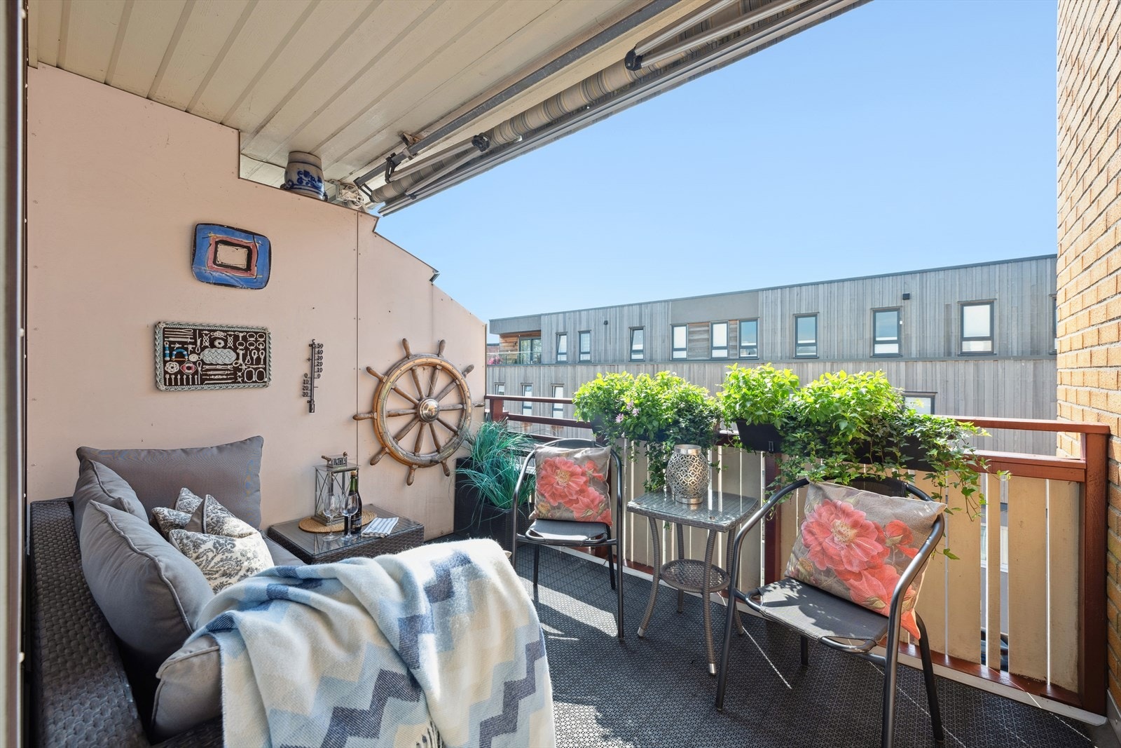 Hyggelig uteplass tilhørende leiligheten. Galleribilde