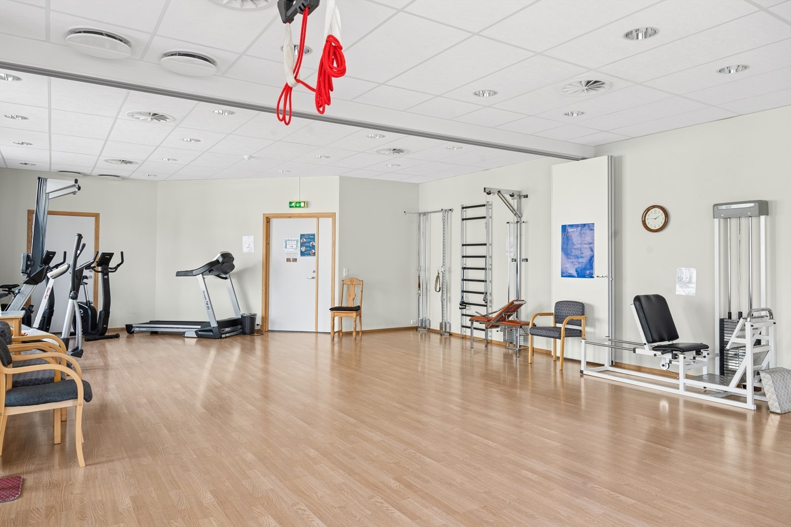 Felles treningsrom som er godt utstyrt med diverse treningsapparater. Galleribilde