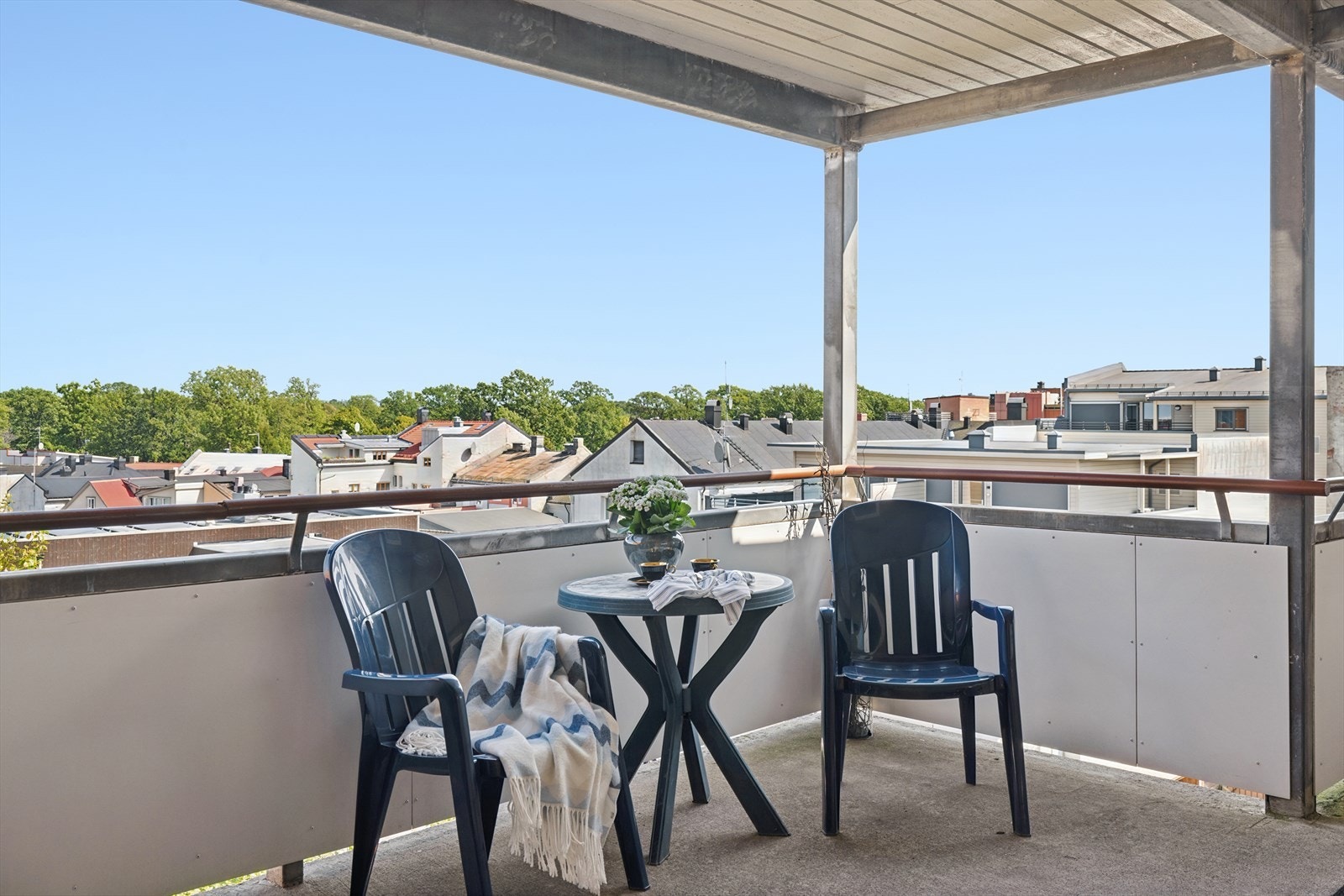 Fra svalgang er det utsyn mot Horten by og mot Indre Havn Galleribilde