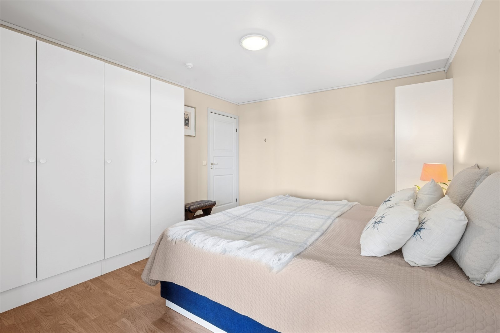 Her er det også rikelig med garderobeskap Galleribilde