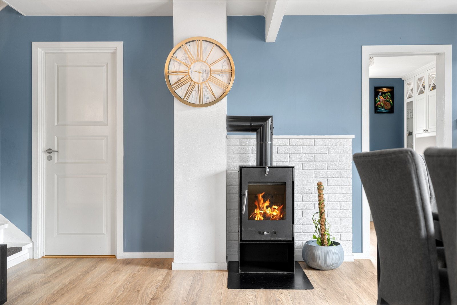 Peisen skaper den perfekte rammen for rolige vinterkvelder hjemme Galleribilde