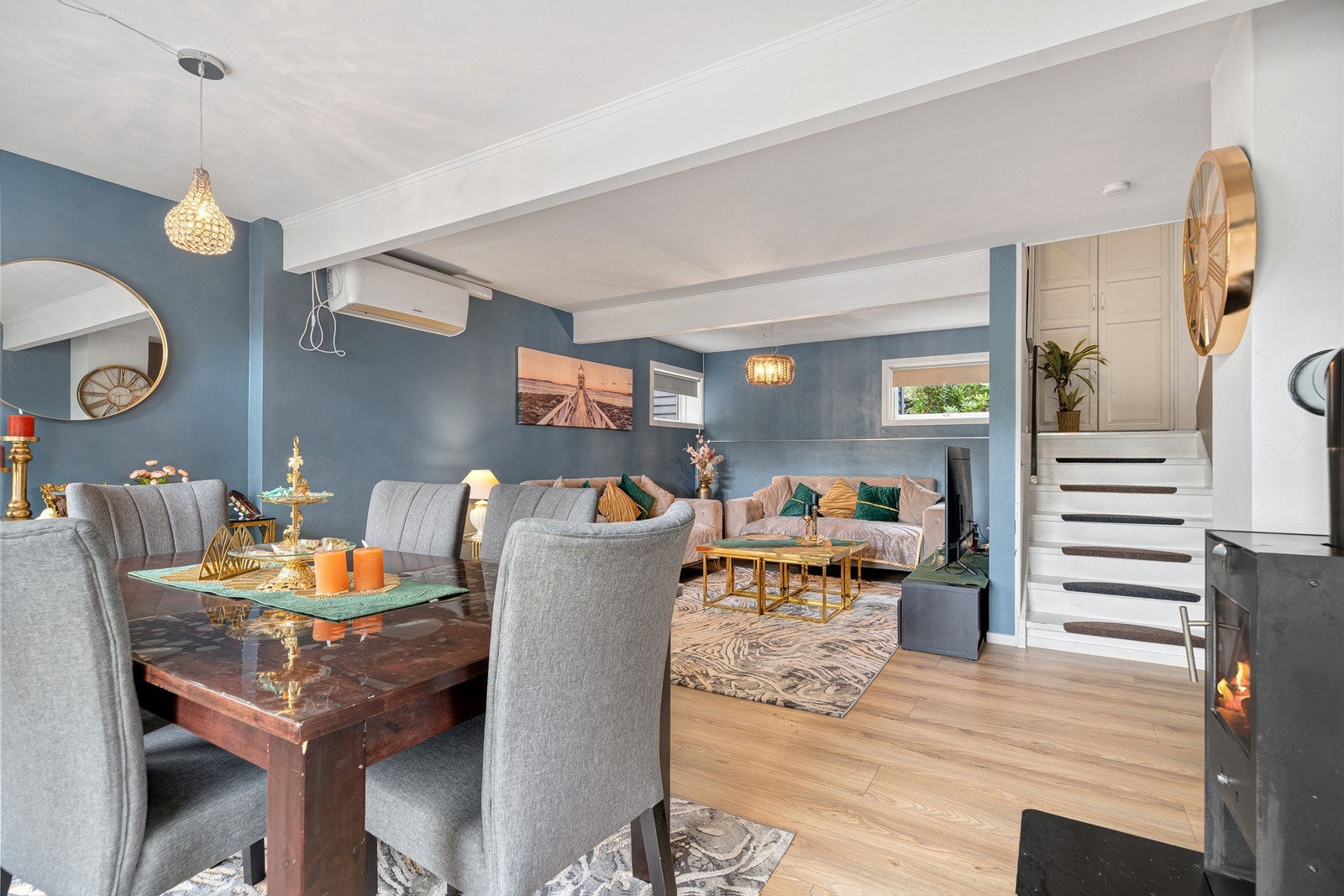 Fra stuen har man adkomst ut til boligens uteområder Galleribilde