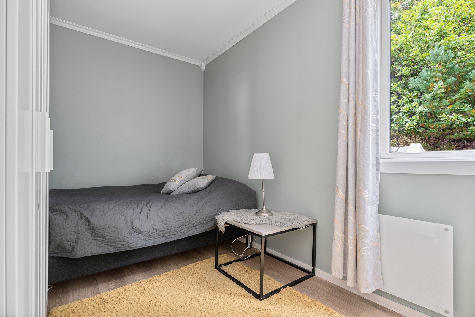 Soverom 4: Et rom med gode muligheter - perfekt egnet som barnerom Galleribilde