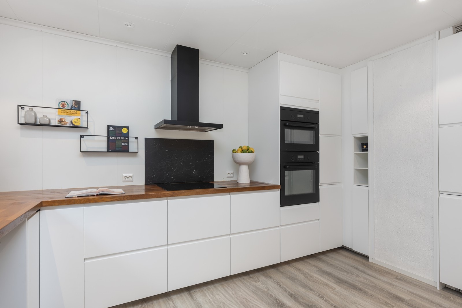 Integrerte hvitevarer medfølger salget. Galleribilde