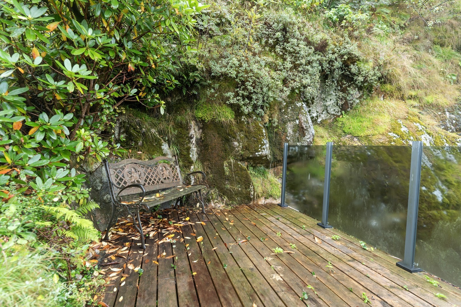 Platting har tidligere hatt sittegruppe - denne ble bygget og plassert med tanken på at det er her man har sola lengst. Galleribilde