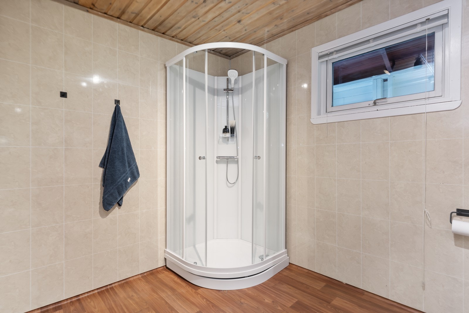 Dusjkabinett her helt nytt og ble satt inn august i år Galleribilde