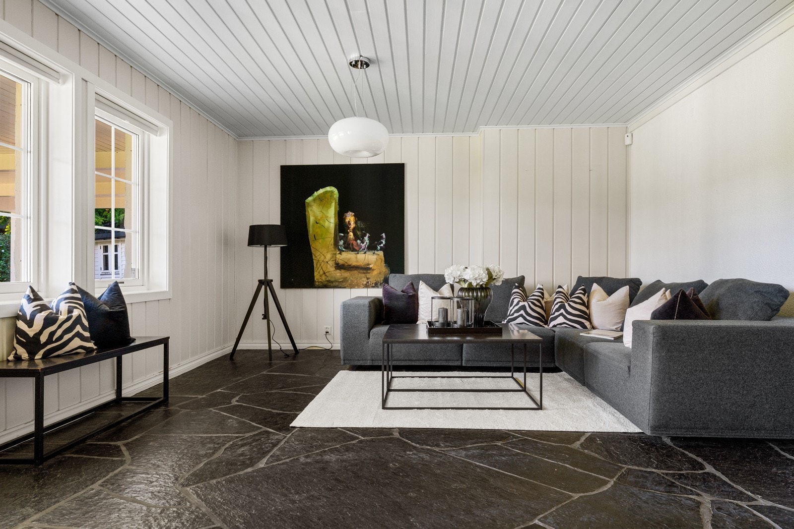 Lekkert skifergulv med varmekabler Galleribilde