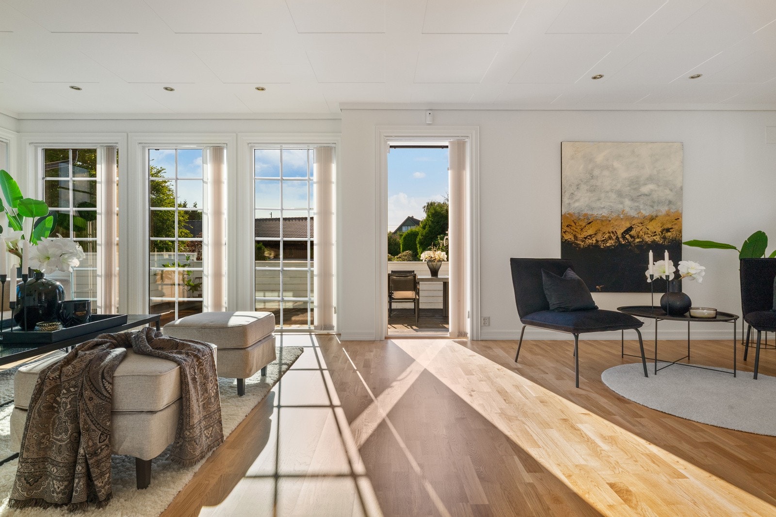 Det ble gjennomført ny avretting og lagt ny parkett på gulvet i 2. etasje tidligere i juni 2025 Galleribilde