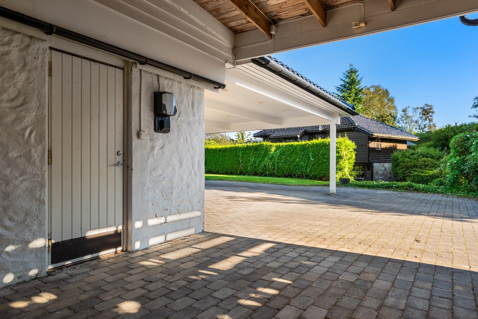 Det er installert lademulighet for el-bil på eiendommen Galleribilde