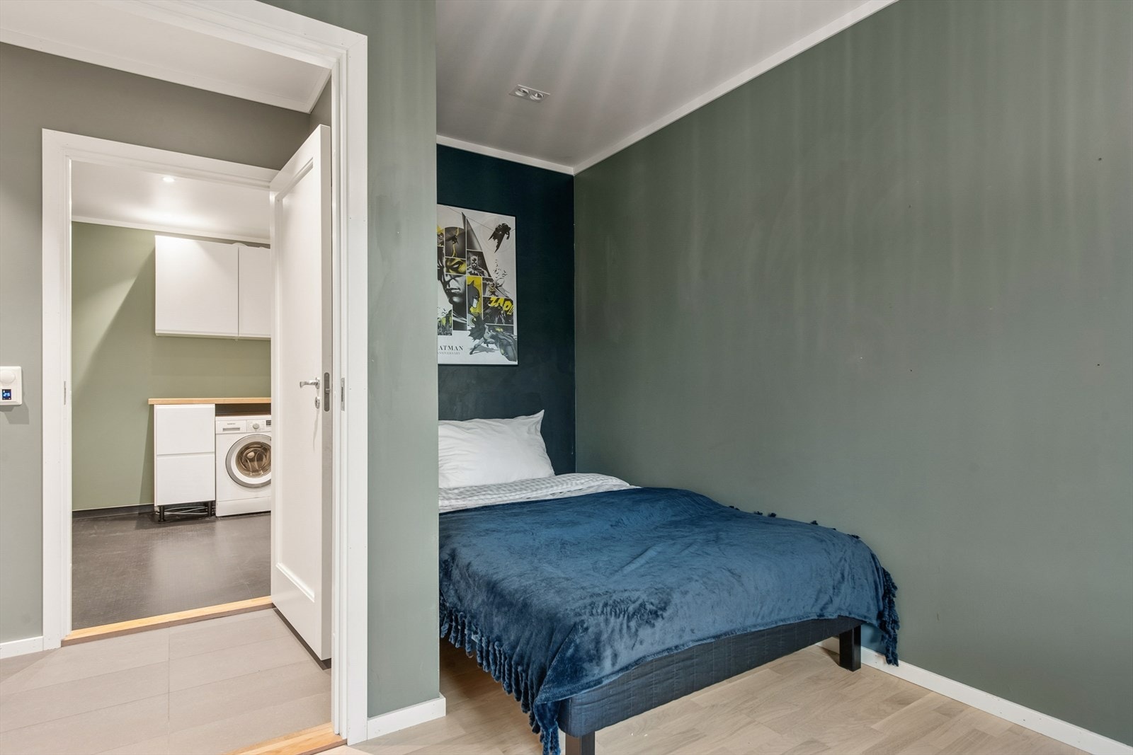 Del av soverommet er på byggetegning benevnt som walk-in garderobe. Galleribilde