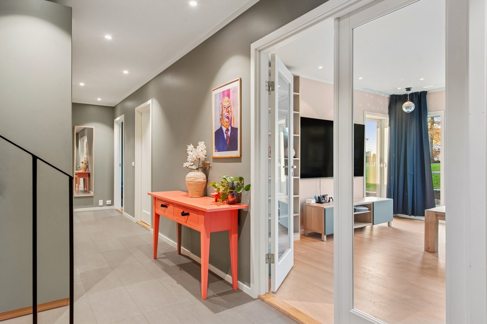 Boligen på totalt 249 kvm BRA-I, er godt fordelt over to plan. Galleribilde