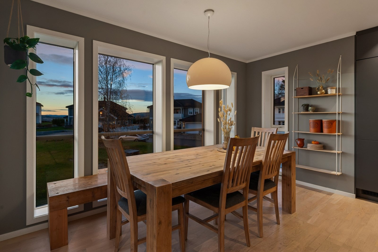 Her kan familien samles for å roe ned et øyeblikk med en god samtale over et deilig måltid. Galleribilde