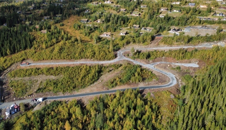 Her kan du få en trygg og forutsigbar prosess – regulert tomt, etablert felt og naturskjønne omgivelser. Galleribilde