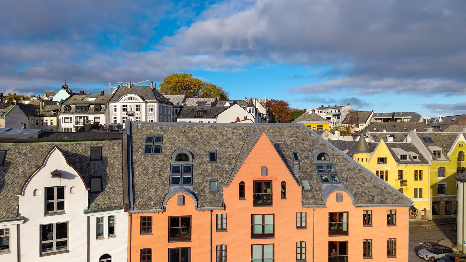 Med gåavstand til alt Ålesund sentrum har å by på. Galleribilde