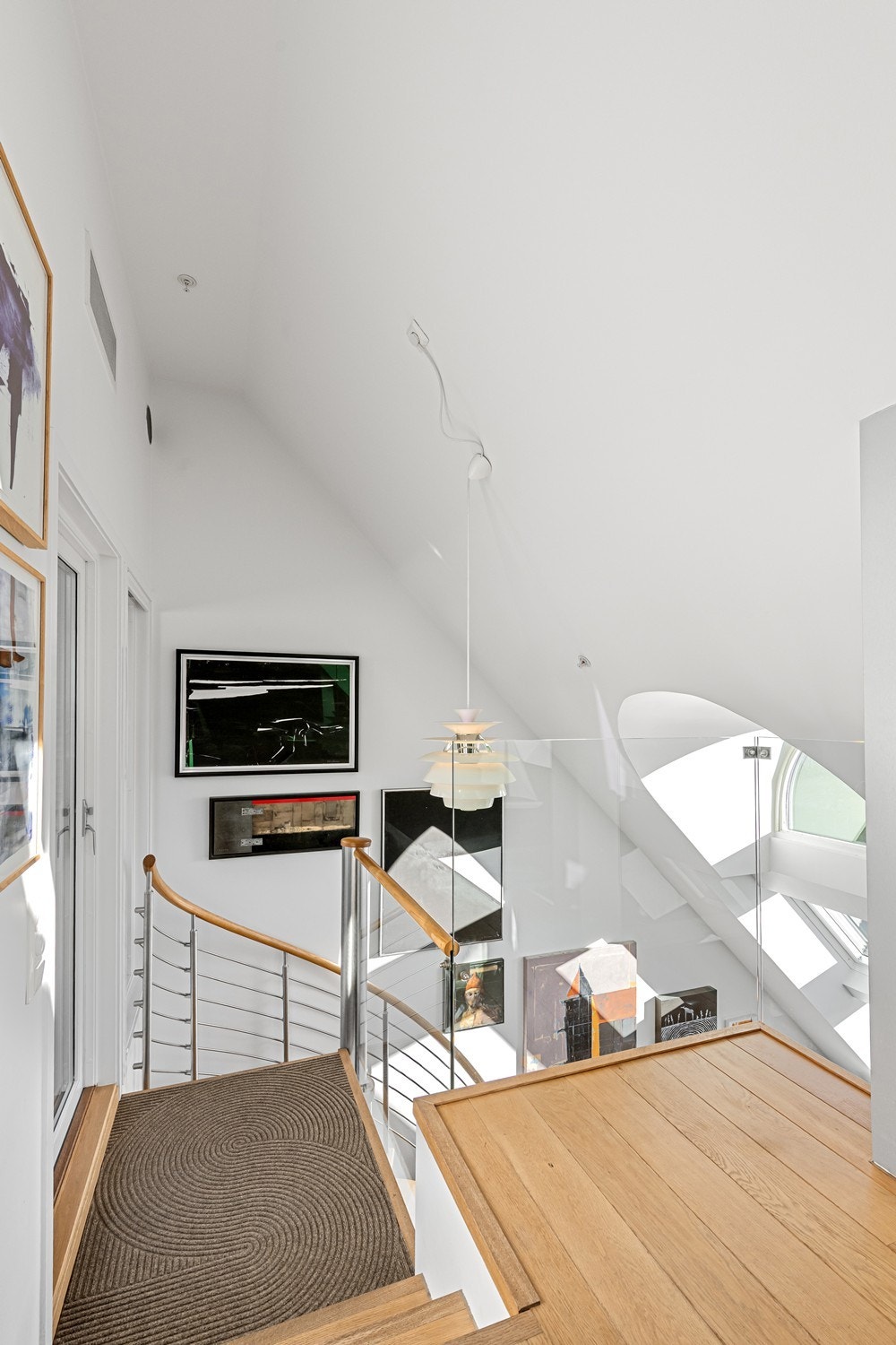 Vi beveger oss opp til loftet. Galleribilde