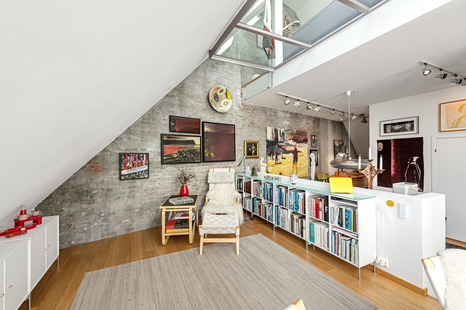 Leiligheten har åpen stue- kjøkken løsning. Galleribilde