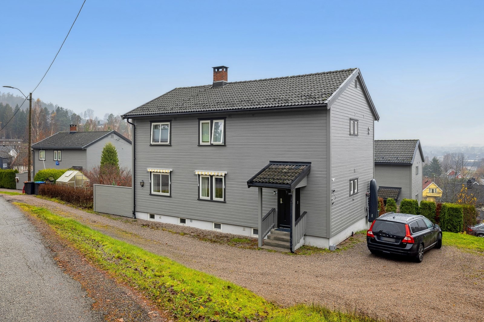 Gode parkeringsmuligheter på felles tomt Galleribilde