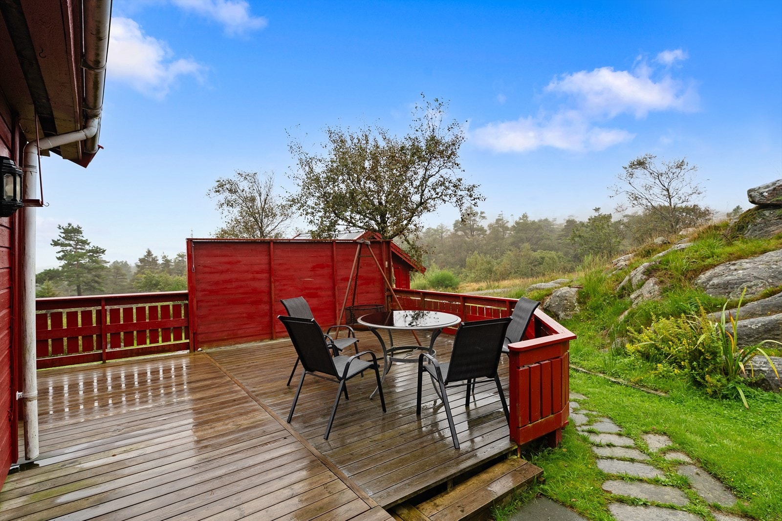 Solrik og fin terrasse. Galleribilde