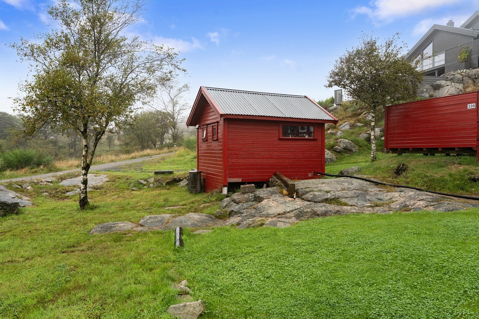 Frittstående Anneks er innredet med toalett og toalett (biologisk). Galleribilde