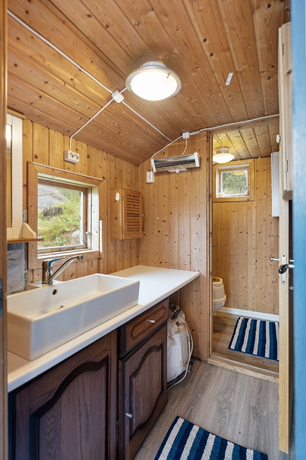 Bad og toalett-rom. Galleribilde