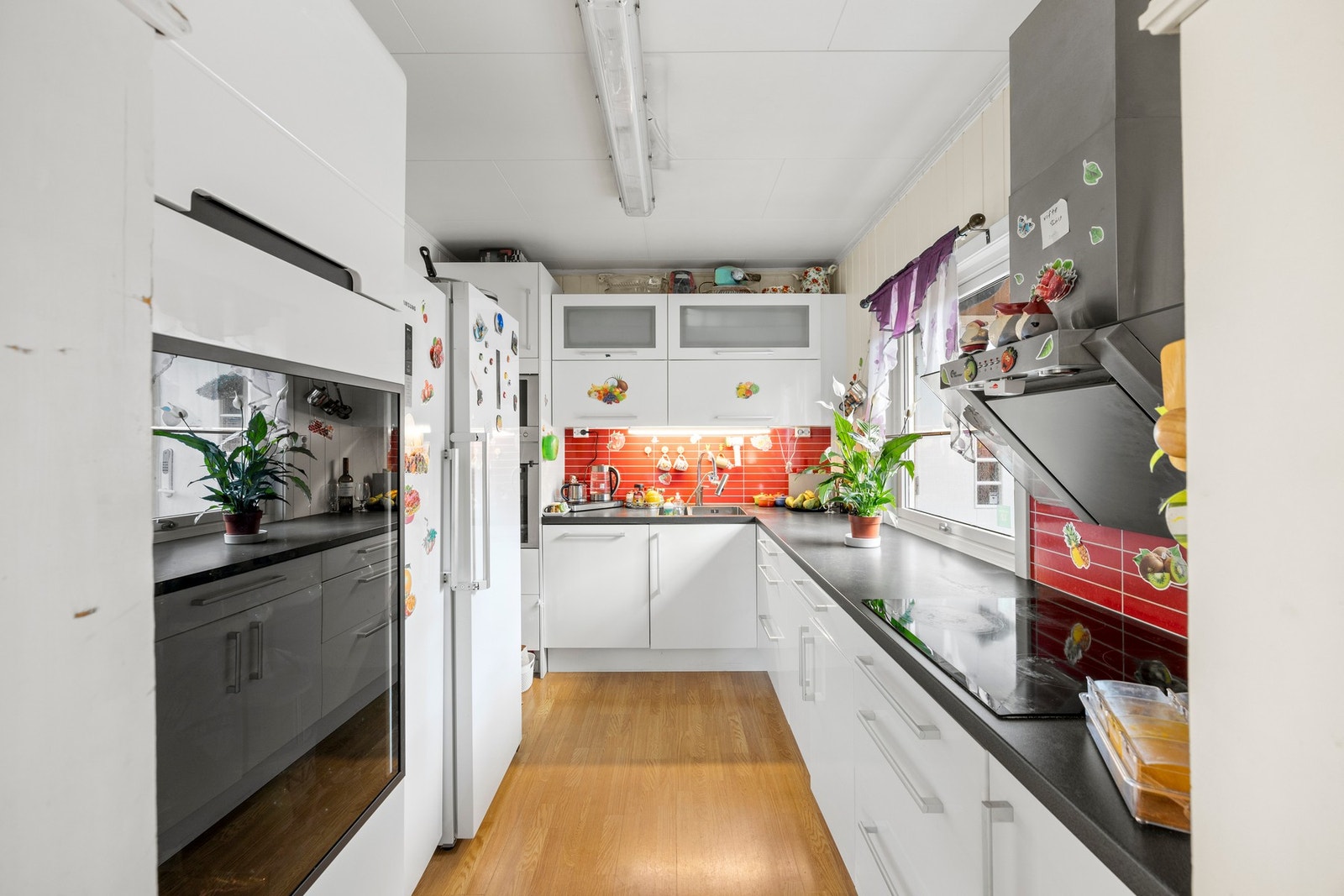 Kjøkken - 7,5 kvm. Lys kjøkkeninnredning fra 2014 Galleribilde