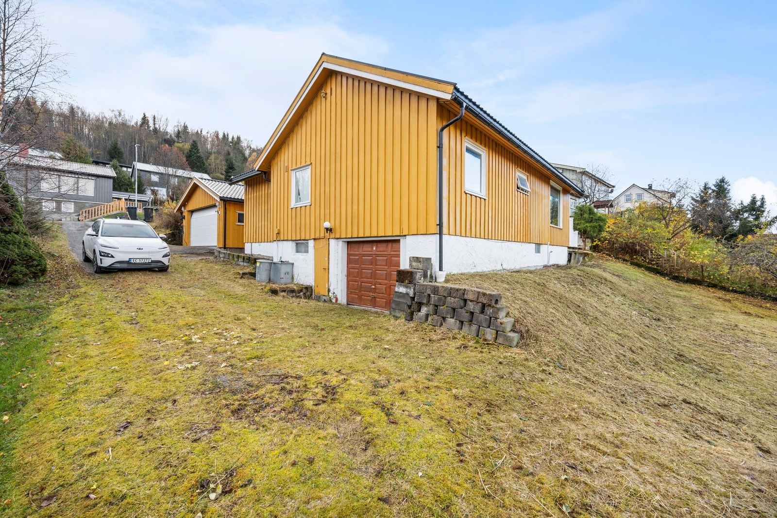 I sokkelen er det garasje på 18 kvm Galleribilde