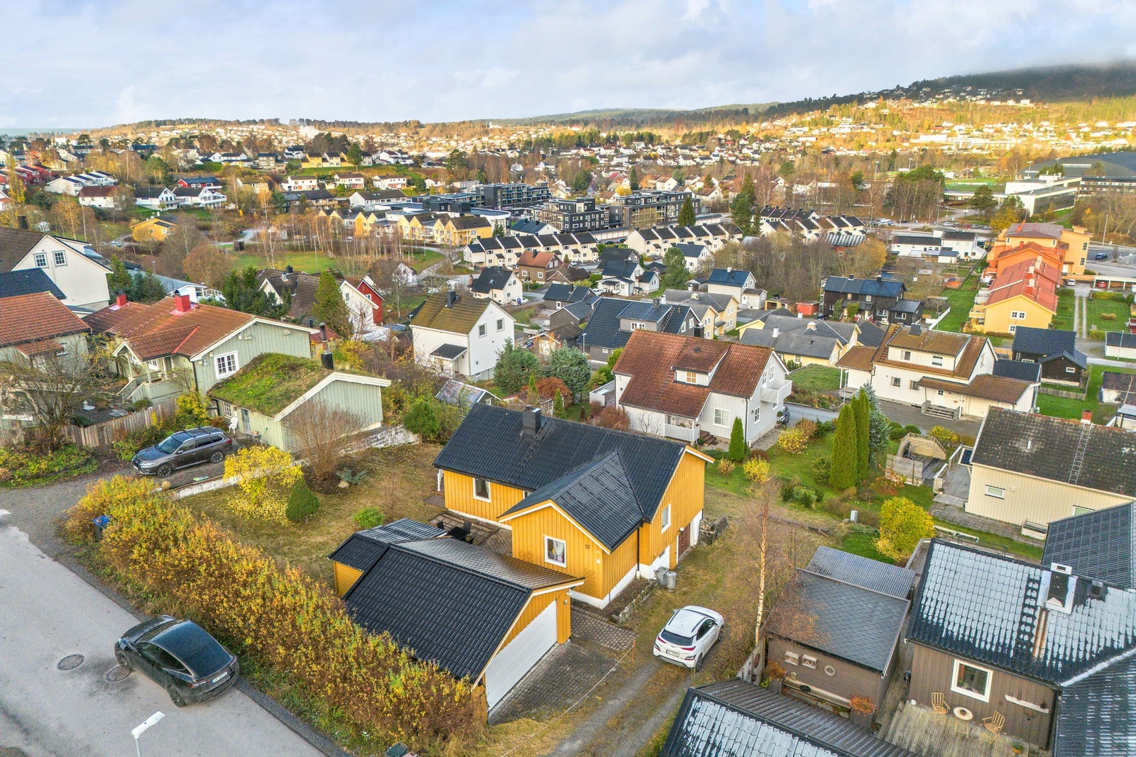 Nærområdet er populært med sin nærhet til barneskole, barnehage, ungdomsskole, videregående skole og idrettsanlegg. Galleribilde