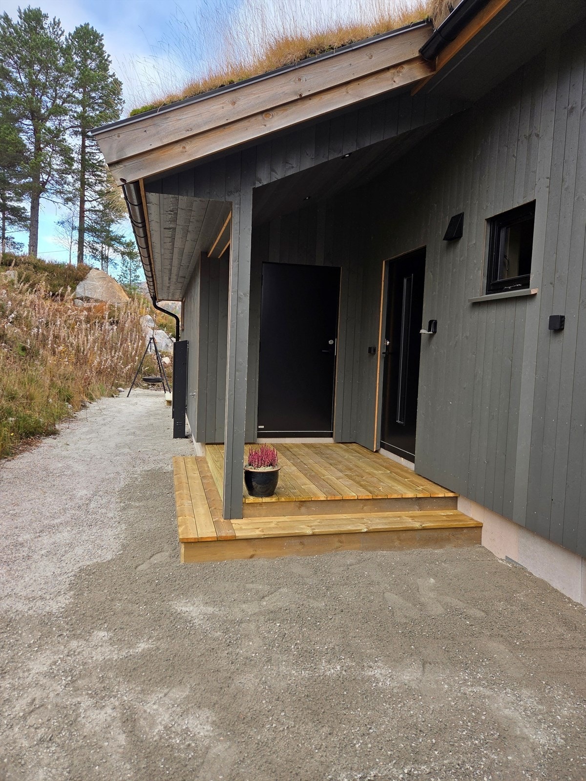 Platting ved inngangsparti Galleribilde