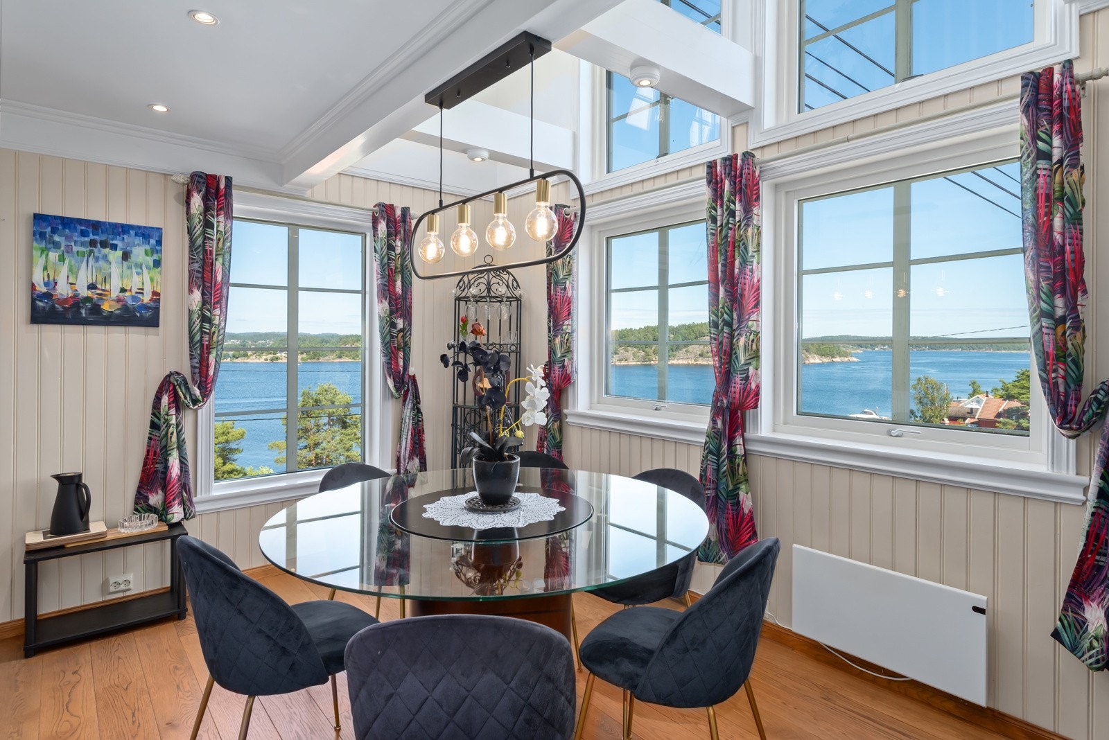 Fra spiseplassen på kjøkkenet er det også flott utsikt. Galleribilde