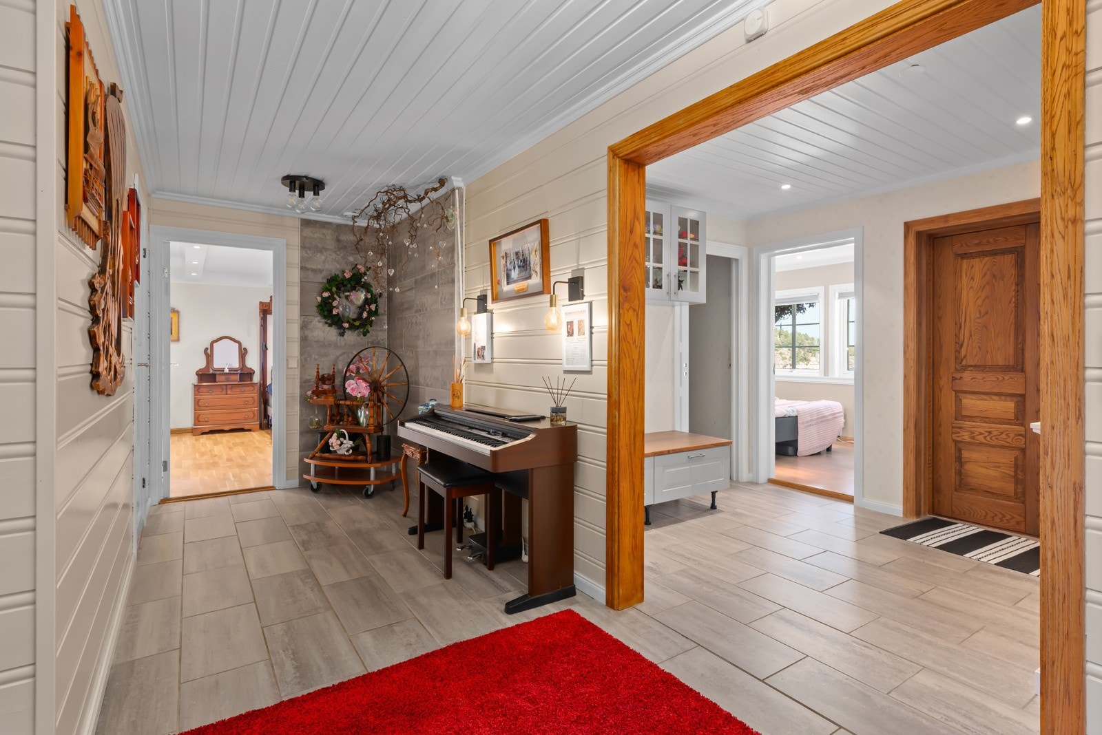 Gang og hall i underetasjen. Galleribilde