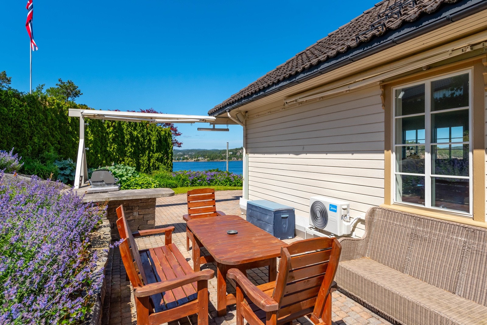 Om det skulle blåse litt så finner man le på den ene eller andre uteplassen... Galleribilde