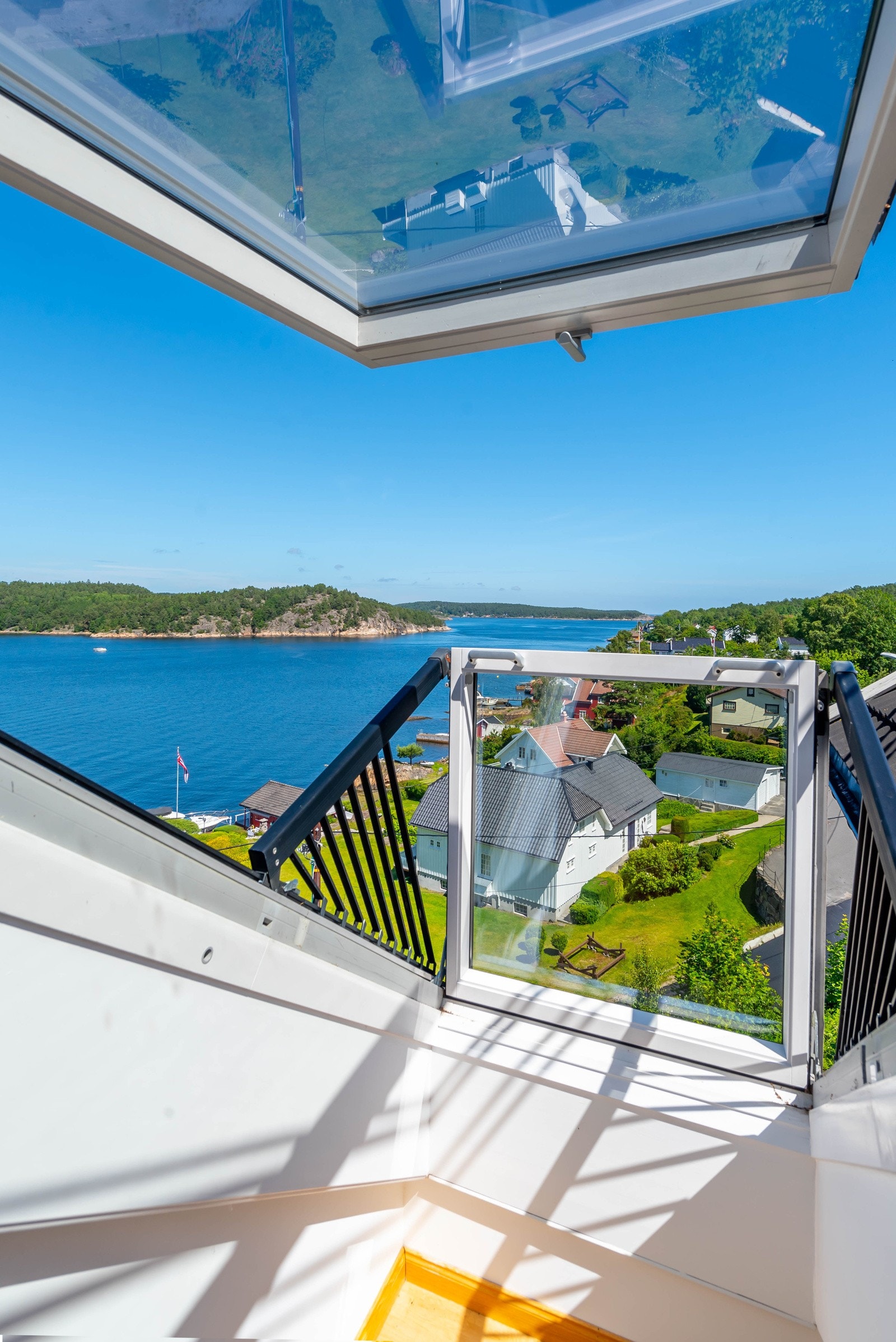 Utsikt fra loftetasjen. Vindu med "Fransk balkong". Galleribilde