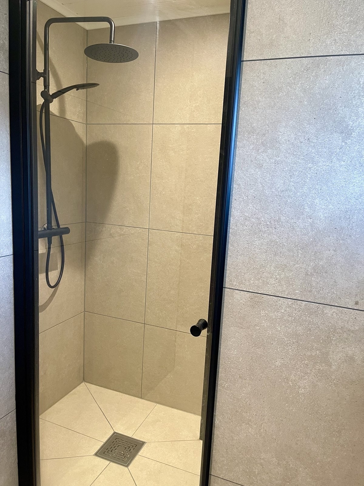 Badets dusjsone Galleribilde