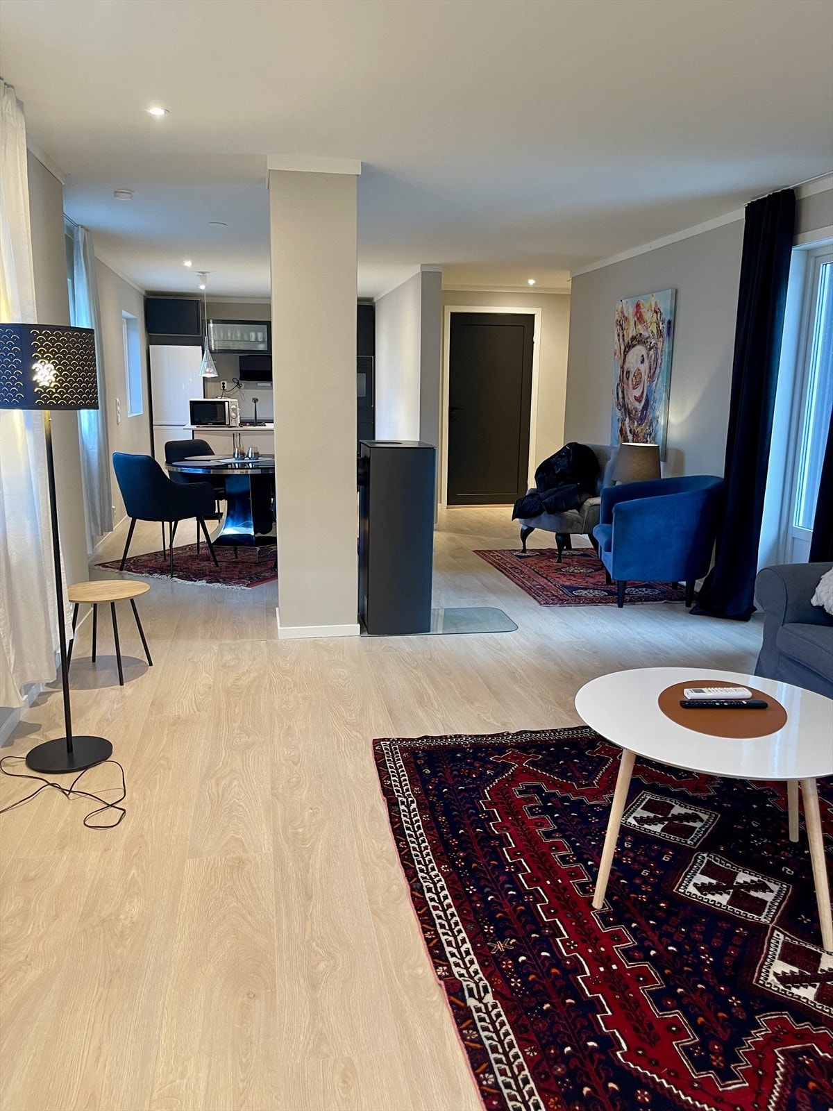 Stue og kjøkken Galleribilde