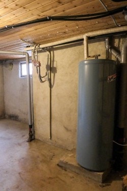 Kjeller med varmtvannstank Galleribilde
